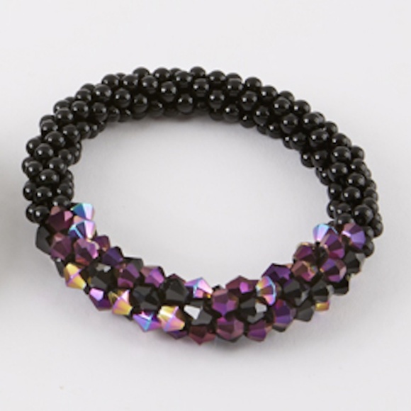 Black n Rainbow  Glass Beads Stretch Hand Crochet Bracelet New - Picture 3 of 5